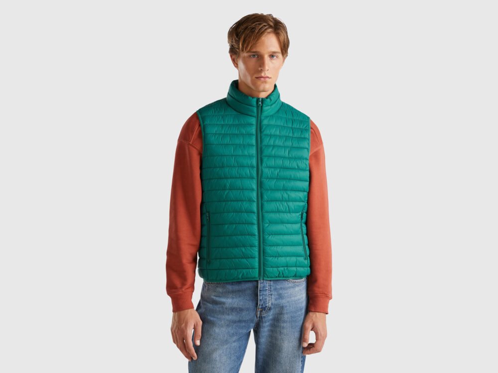 Sleeveless puffer jacket with recycled wadding